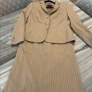 Rena Lange Beige Striped Suit like new dry cleaned sz 12 sexy skirt button front